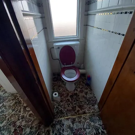 Spacious 4 Bedroom House In Nyaraló *